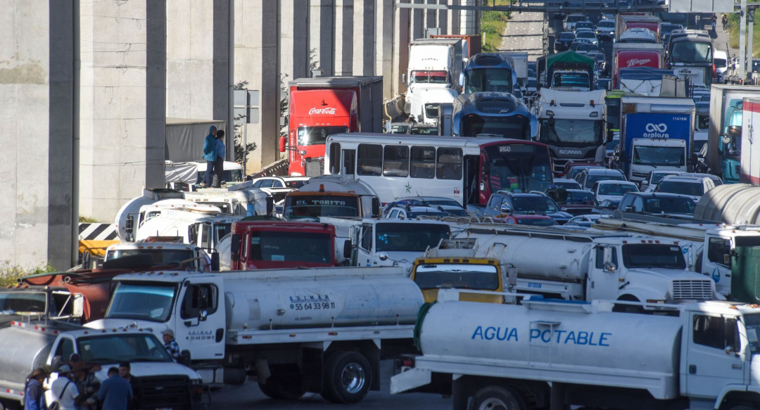 Caos vial en Estado de México y CDMX por bloqueo de piperos de agua ...