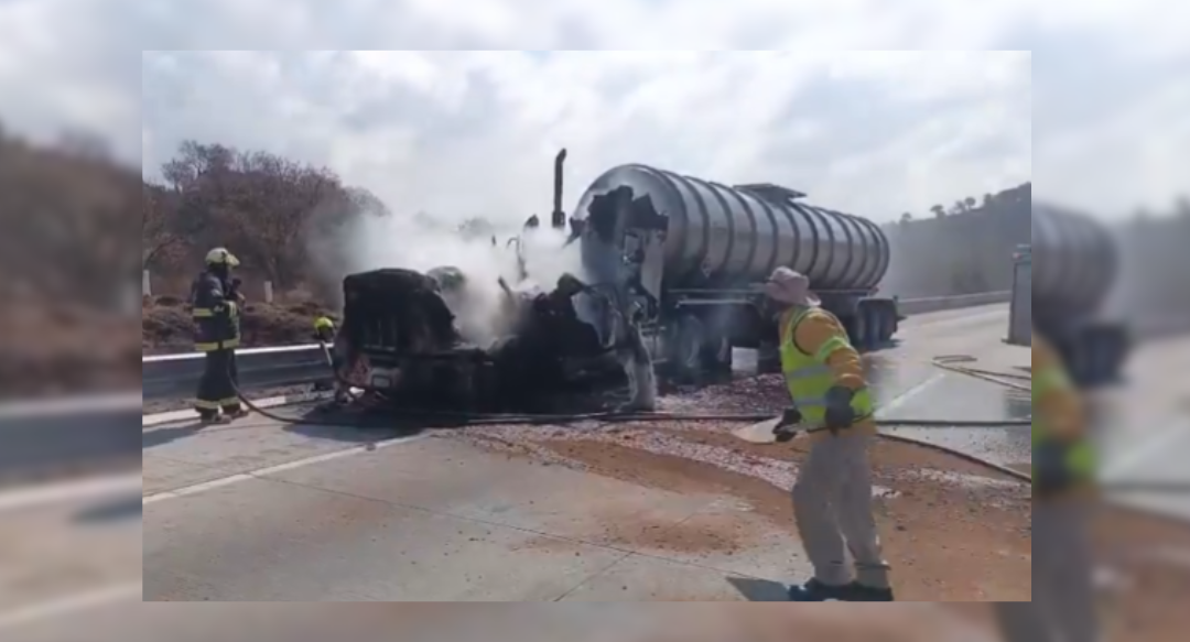 Accidente en la autopista México-Puebla: Pipa se incendia y provoca ...