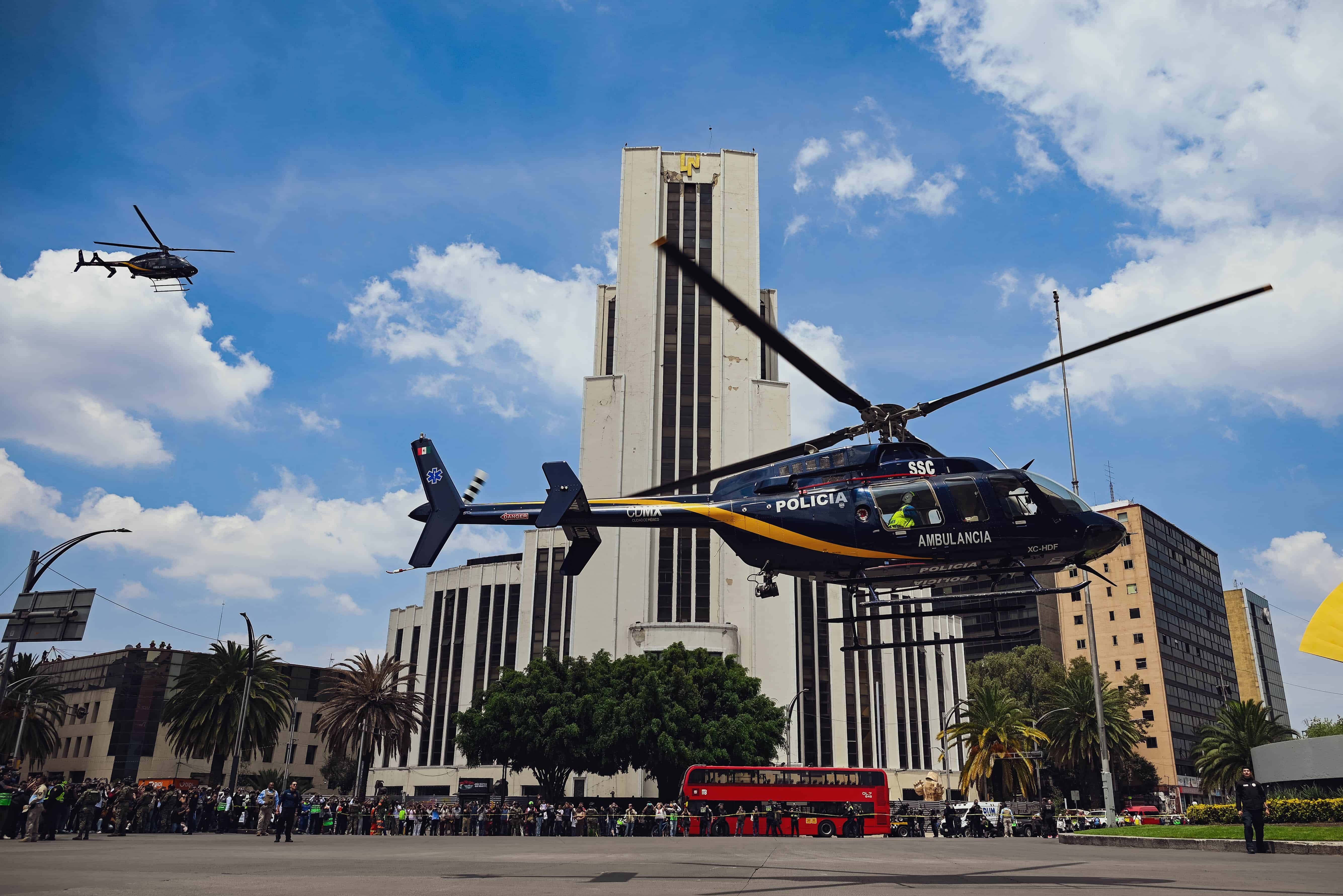 Durante el Segundo Simulacro Nacional 2026 se registraron dos emergencias reales en CDMX: una persona sufrió un infarto y otra resultó lesionada tras caer por las escaleras