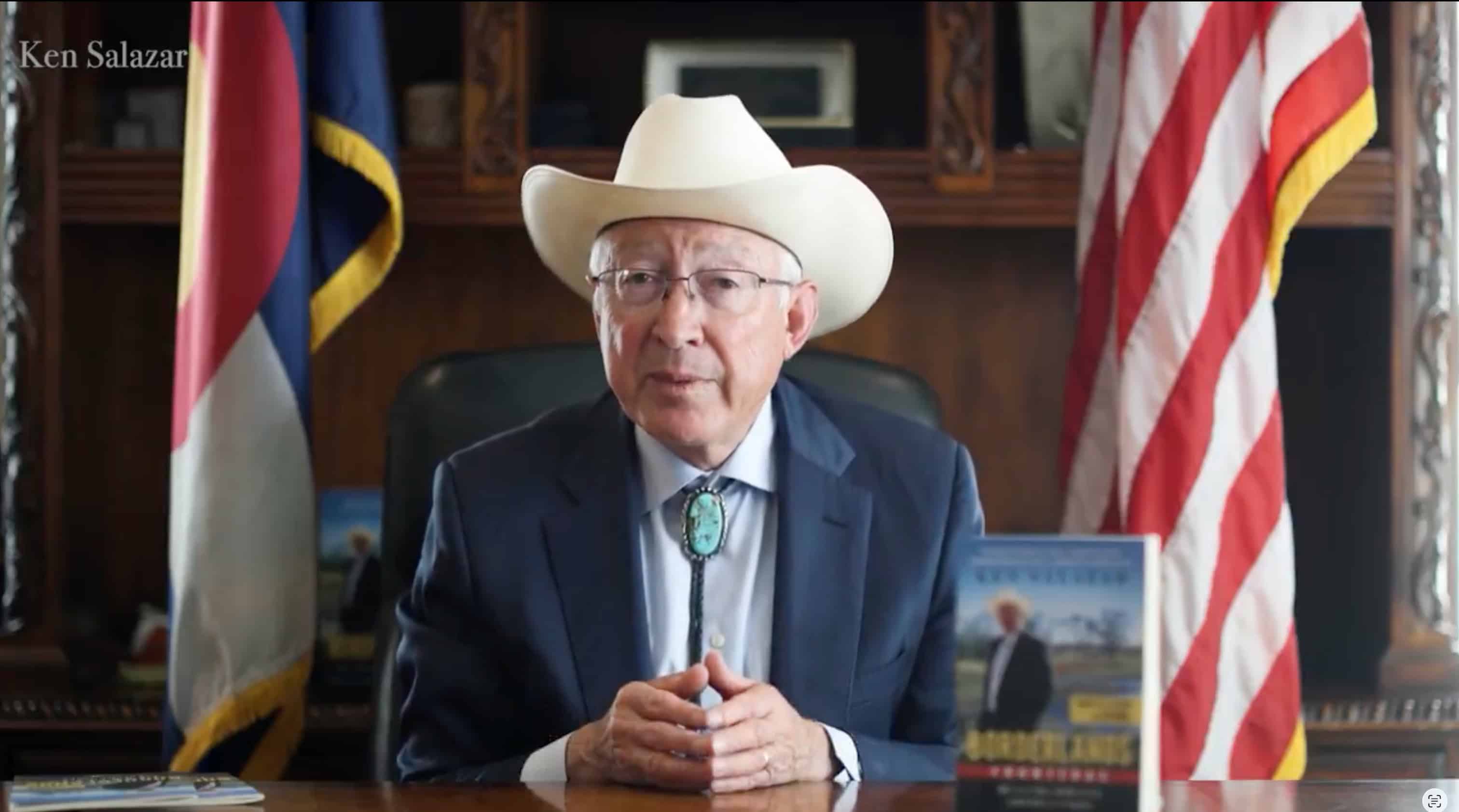 Ken Salazar, exembajador de Estados Unidos en México, regresará al país el 14 de octubre para presentar su libro