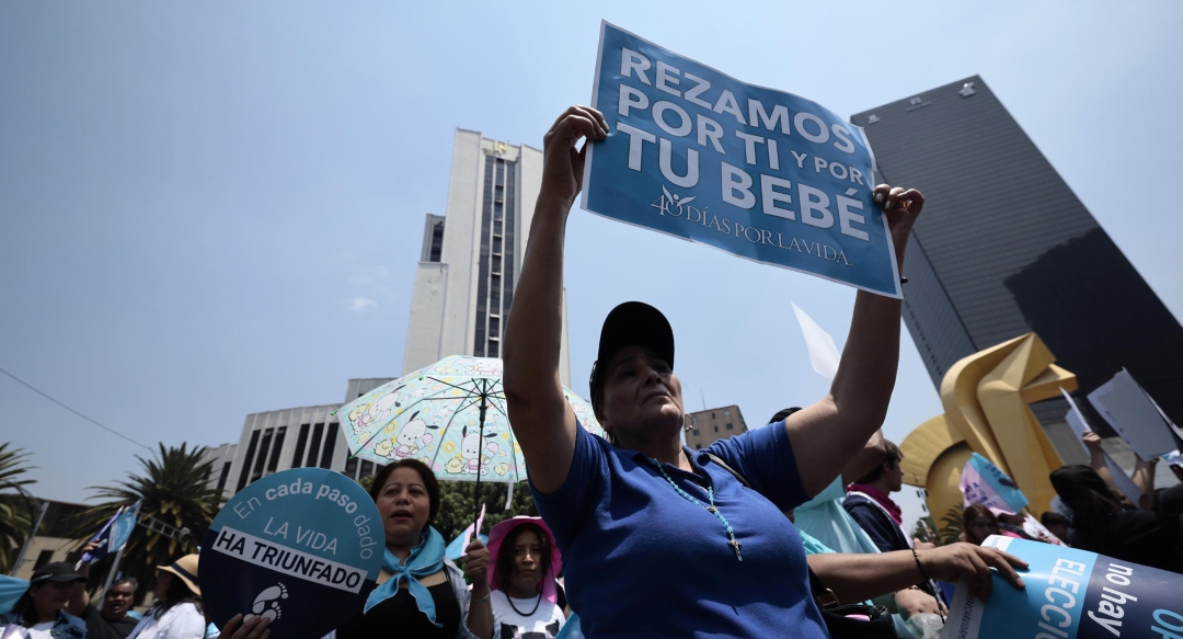 Miles marchan en Ciudad de México en rechazo al aborto en la Marcha por ...