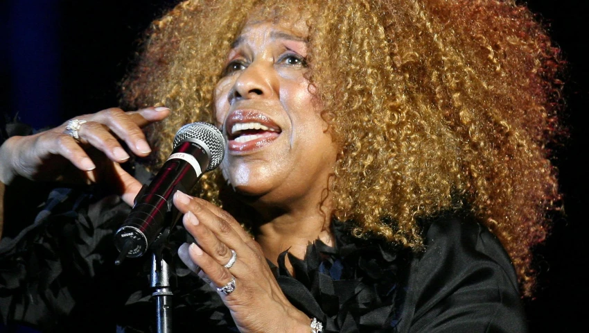 Roberta Flack, voz inolvidable de los 70, muere a los 88 años