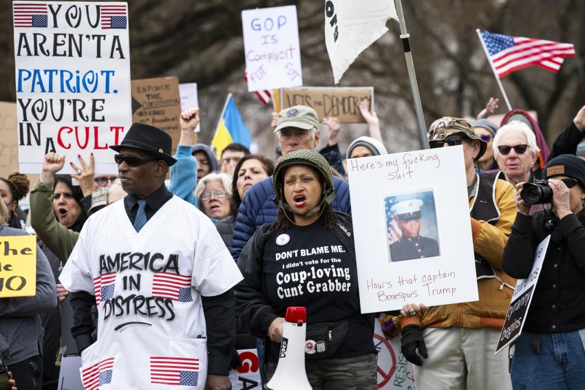Protestas contra Trump por despidos.
