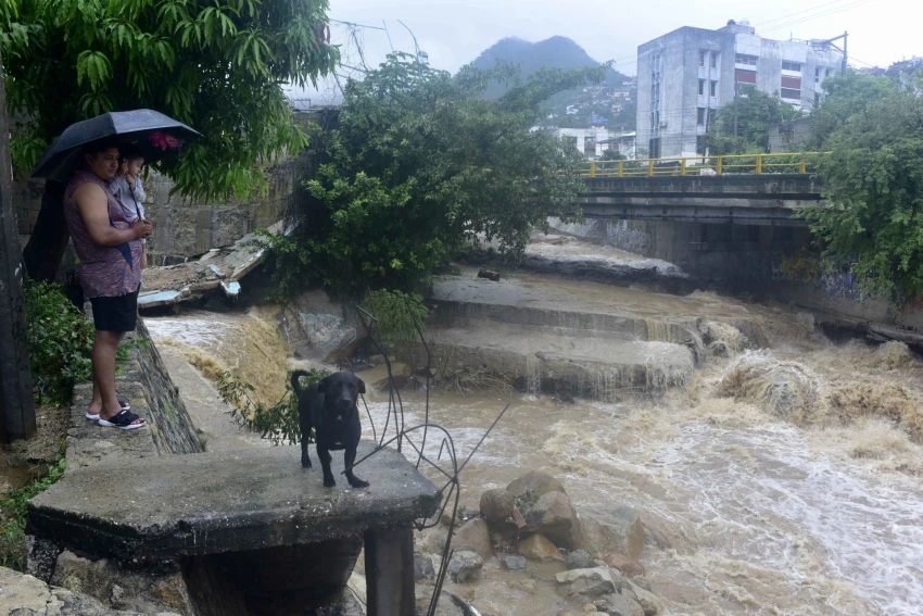 Las lluvias han ocasionado el cierre de calles.