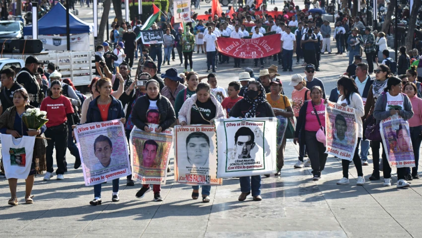Tribunal desecha amparo de padres de los 43 normalistas de Ayotzinapa