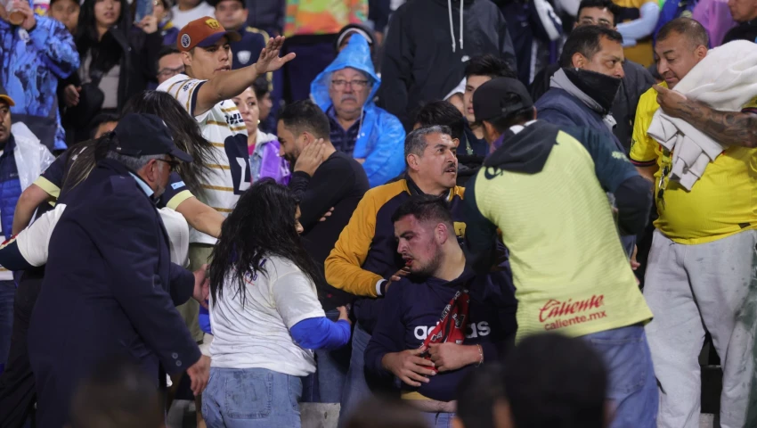 Durante el partido Pumas vs. América, hubo riñas en las tribunas.