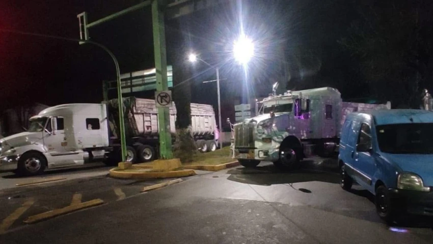 Transportistas bloquean autopistas clave: Afectaciones y alternativas viales