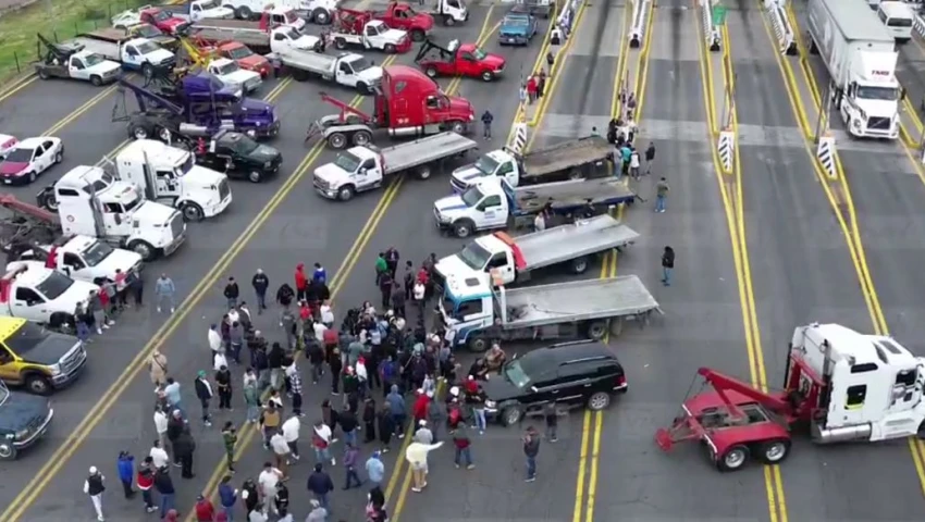 Transportistas bloquean la México-Querétaro y más autopistas: TODAS las casetas afectadas