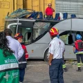 Accidente de autobús y un tren en carretera Atlacomulco