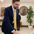 J.D. Vance visitó al papa Francisco J.D. Vance visitó al papa Francisco