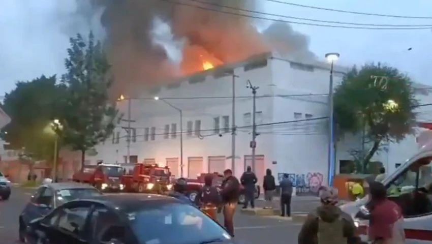 VIDEOS| Incendio en la colonia Morelos: Así se ve el edificio; otro consume puestos en el Centro