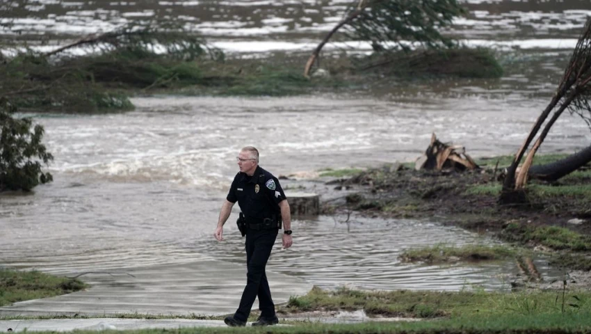 VIDEOS| Muertes en Texas por inundaciones se elevan a 27: el río subió 10 metros en horas y arrasó