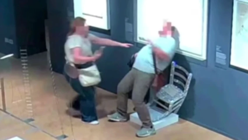 VIDEO| Turista destruye "silla Van Gogh" en Palazzo Maffei de Verona, Italia: buscaba una foto