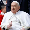VIDEO| Así apareció el papa Francisco este Sábado de Gloria: ¿Participará en el Domingo de Resurrección?