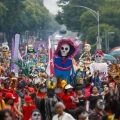 ¿A qué hora empieza el Desfile de Día de Muertos 2025? Dónde ver, ruta y vías alternas en CDMX