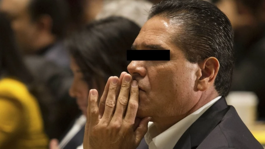 exgobernador de Michoacán, Silvano Aureoles Conejo, suspensión provisional, orden de aprehensión, peculado