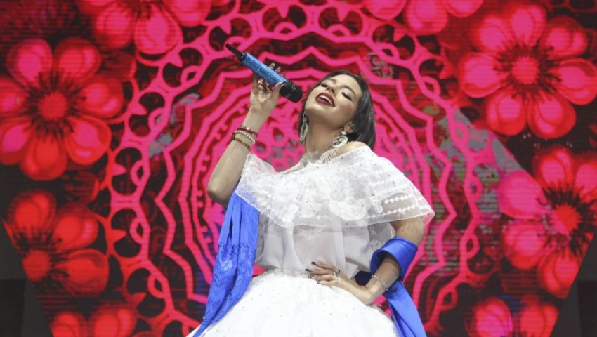 Christian Nodal sorprende a Ángela Aguilar con un romántico festejo de cumpleaños