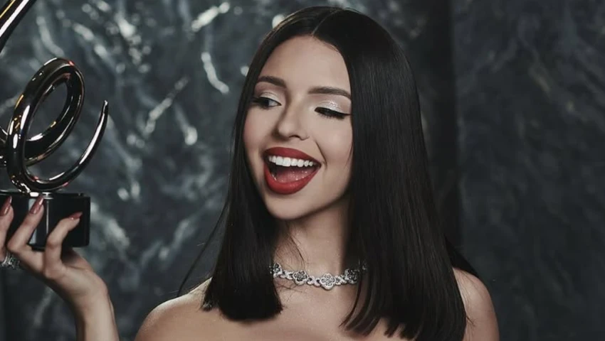 Angela Aguilar se deslinda de canción