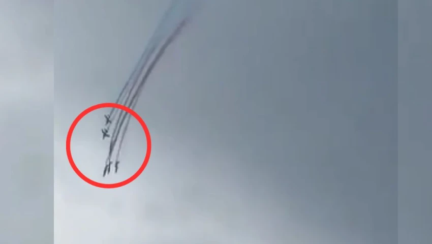 Así fue el MOMENTO EXACTO del choque entre dos aviones de la Patrulla de Francia |VIDEO