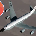 El avión espía RC-135 Rivet Joint sobrevoló la frontera.