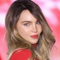 Belinda consintió a perritos callejeros