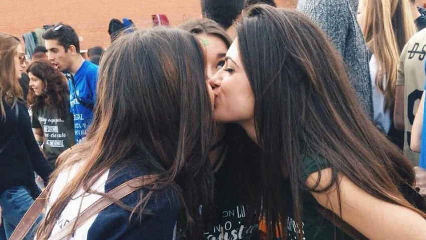 Beso de tres
