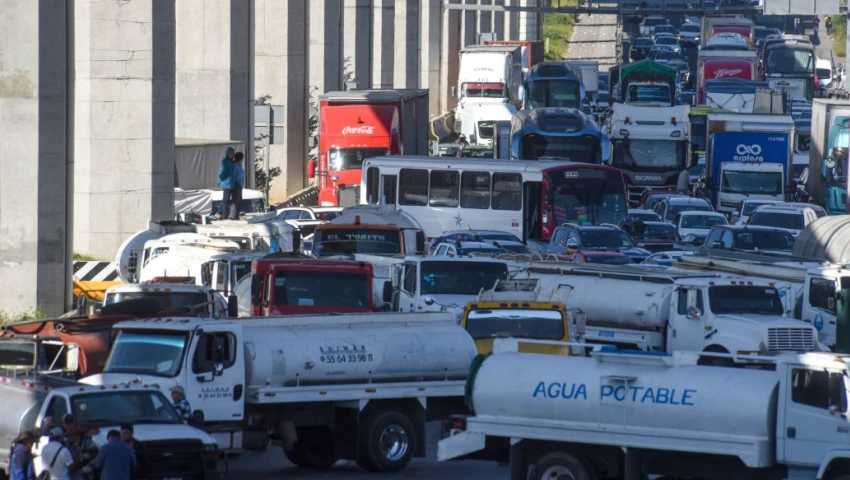 Bloqueo de piperos desquicia el tránsito vehicular