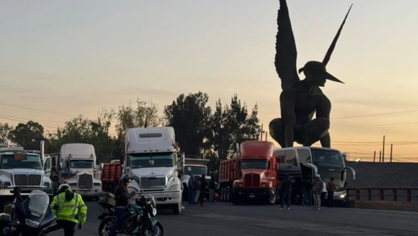 Caos vial en autopistas México-Pachuca y México-Querétaro