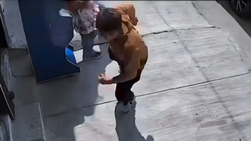 Captan agresión sexual a plena luz del día;  niña que jugaba maquinitas fue la víctima