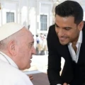 carlos rivera y su relación con el papa francisco