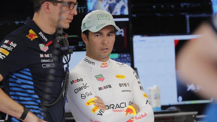 Checo Pérez en su Red Bull