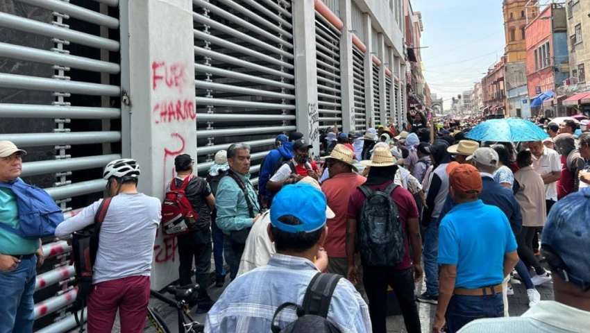 CETEG vandaliza oficinas del SNTE CETEG vandaliza sede del SNTE en la CDMX.