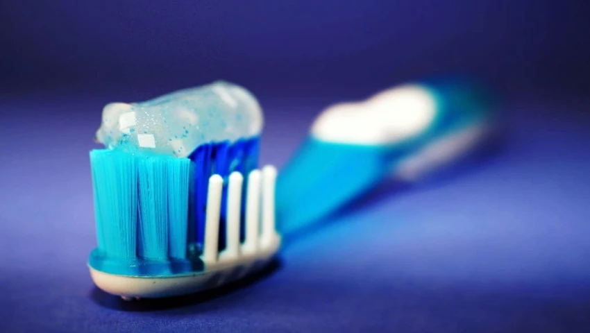 Cofepris ordena retirar crema dental Colgate Total Clean Mint tras denuncias por efectos adversos