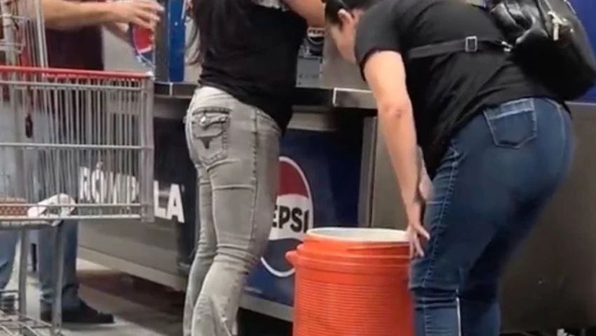 Mujeres acaparan fuente de soda en Costco para llenar hielera y encienden polémica