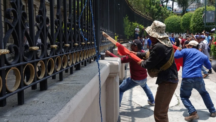 Disturbios de la CNTE en Gobernación Disturbios de la CNTE en Gobernación
