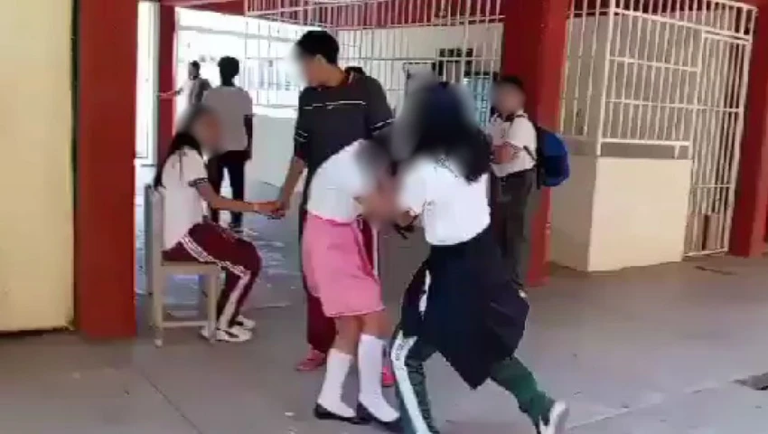 La golpiza que sufrió Sofía, una niña con autismo en una secundaria de Tabasco | VIDEO