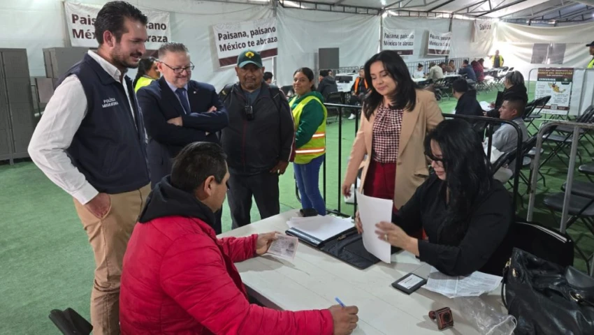 Hasta $2 mil pesos, empleo y seguro cuando regresas al país: Así funciona “México te abraza”