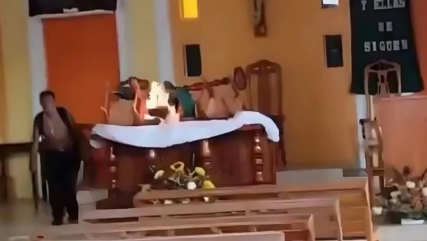 Hombre prende fuego al altar de iglesia en Veracruz
