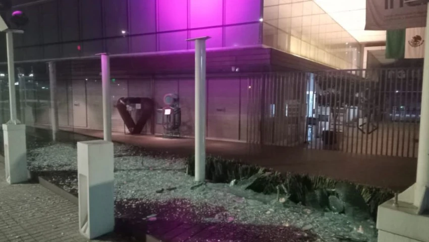 Vandalizan sede del INAI en CDMX; llaman al respeto por las instituciones