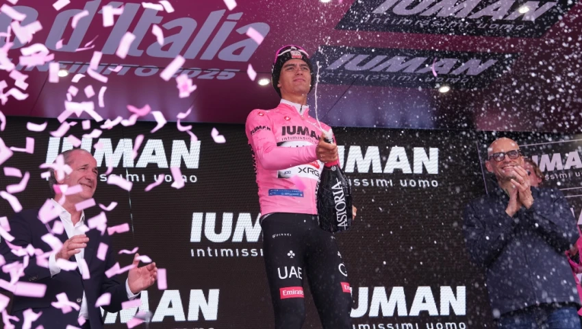 Isaac del Toro sigue de líder del Giro de Italia Isaac del Toro