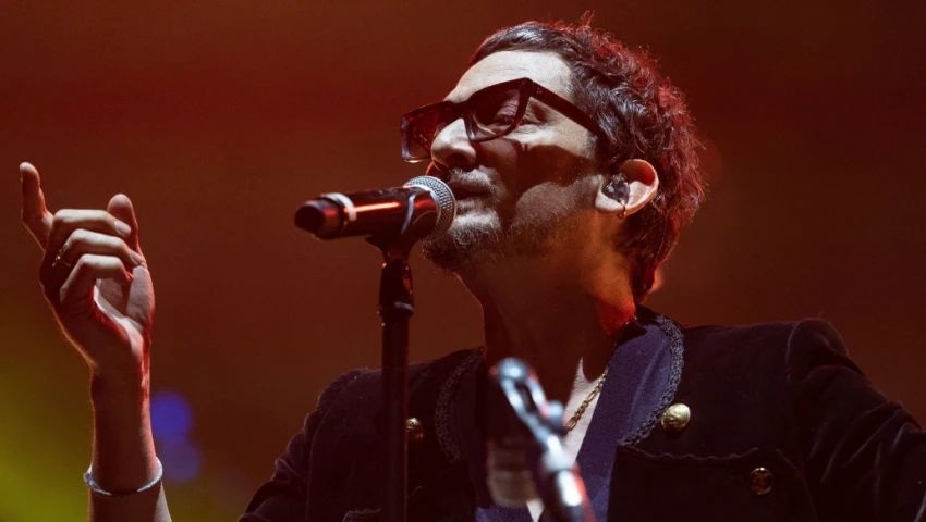 León Larregui