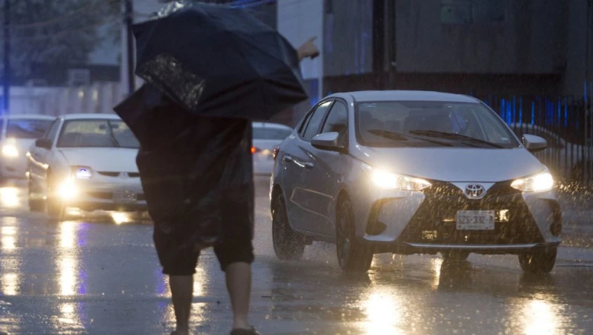 Lluvias colapsan a Monterrey: ocasionan cierres viales