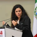Arremete Luisa María Alcalde contra Felipe Calderón: "¿En manos de quién estábamos?" Luisa María Alcalde, líder nacional de Morena
