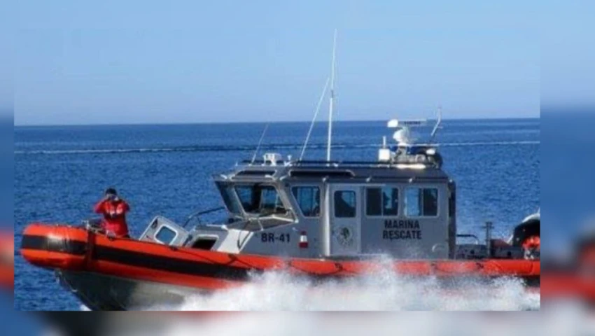 Marina rescata a 27 menores en altamar Marina rescata a 27 menores en altamar