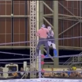 Luchador Misterius, grave por terrible caída debido a un ring defectuoso