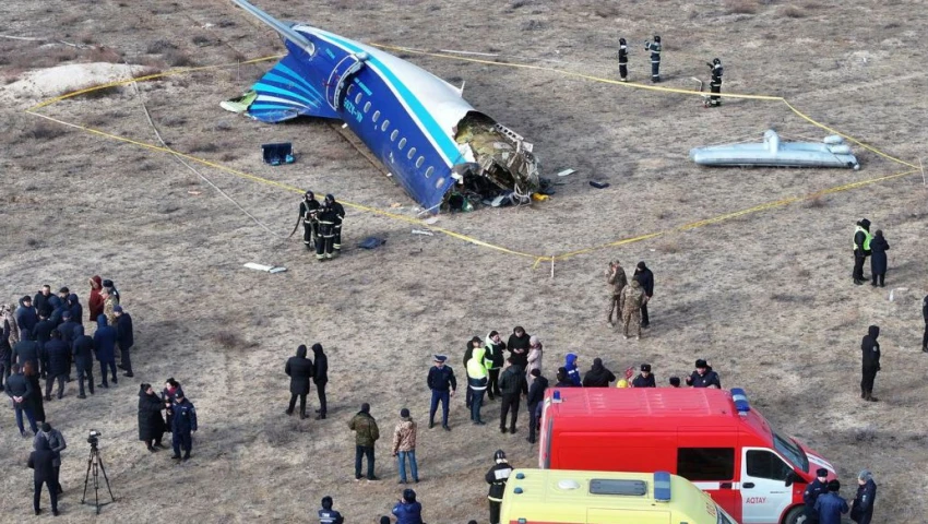 ¿Misil ruso, pájaros o sabotaje? Acusan a Rusia del siniestro aéreo de Azerbaijan Airlines en Kazajistán