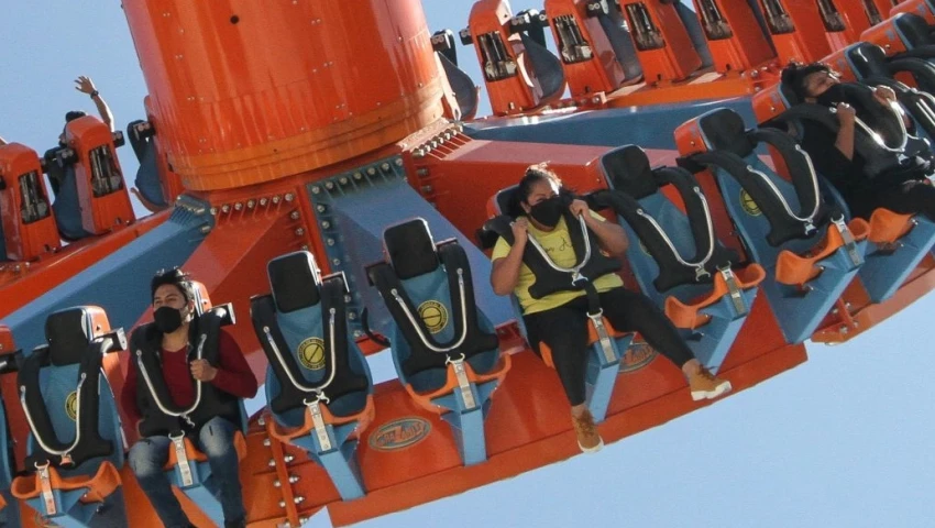 Muere joven en Six Flags, nadie lo ayudó por 15 min