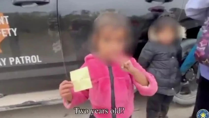 Niña migrante rescatada en la frontera.