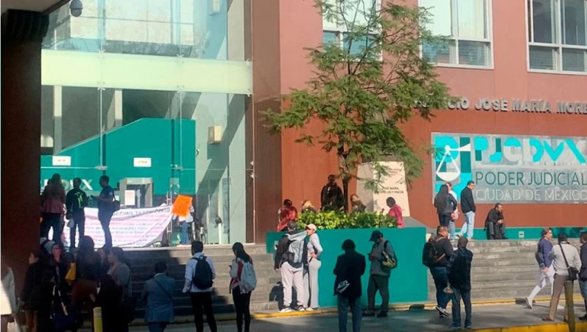 Cierran trabajadores juzgados en CDMX en apoyo al Poder Judicial