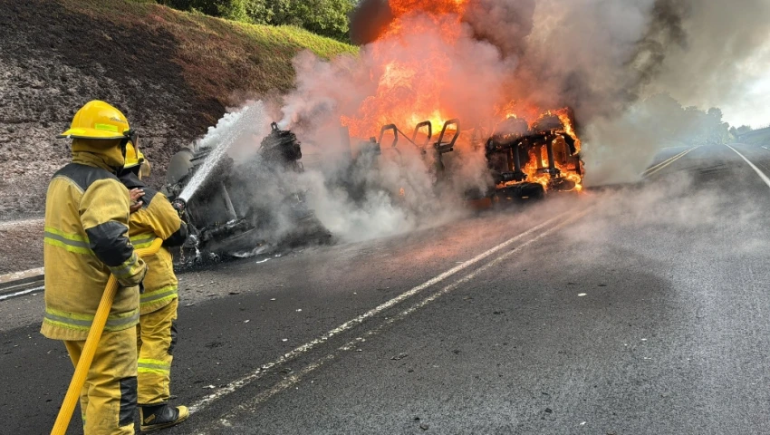 Pipa se incendia en Puebla Pipa se incendia en Puebla